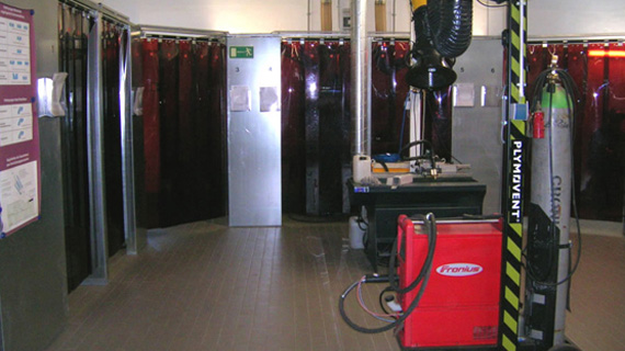 Kombinierter Schall- und Blendschutz