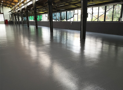 Neuer Hallenboden in der alten Produktionhalle